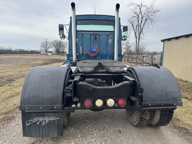 Image of Ford L9000 equipment image 3