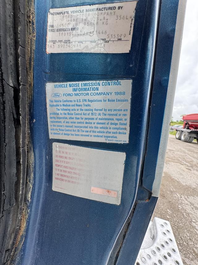 Image of Ford L9000 equipment image 4