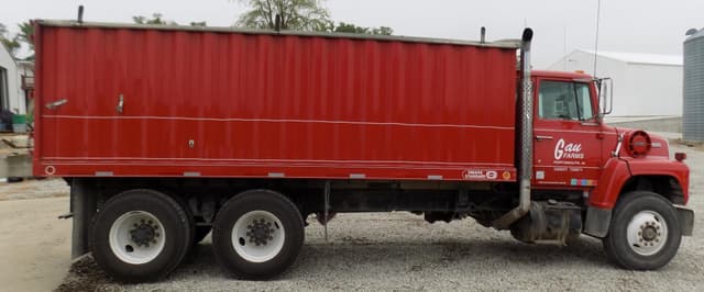 Image of Ford L9000 equipment image 2