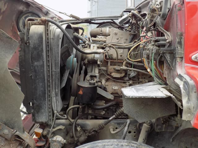Image of Ford L9000 equipment image 4