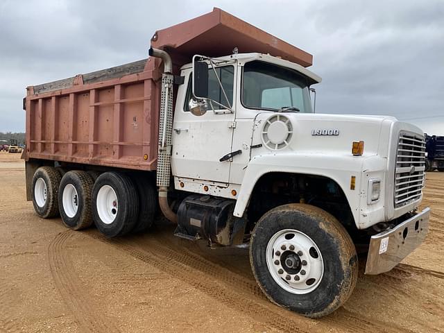 Image of Ford L9000 equipment image 3