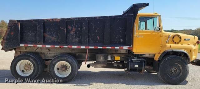Image of Ford L9000 equipment image 3