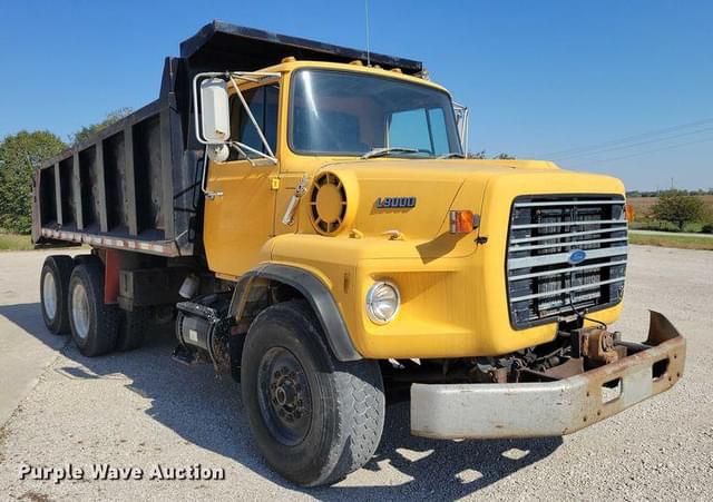 Image of Ford L9000 equipment image 2