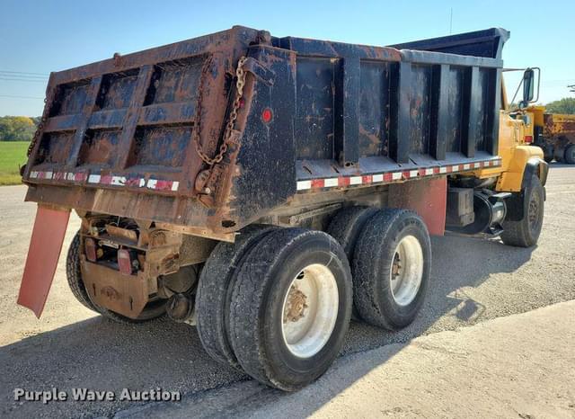 Image of Ford L9000 equipment image 4