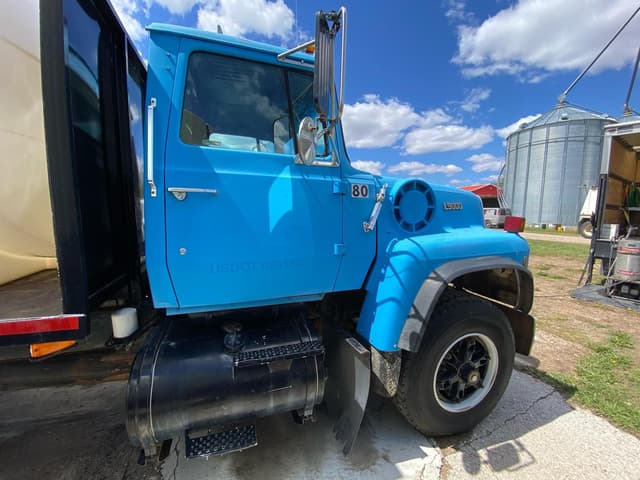 Image of Ford L9000 equipment image 3