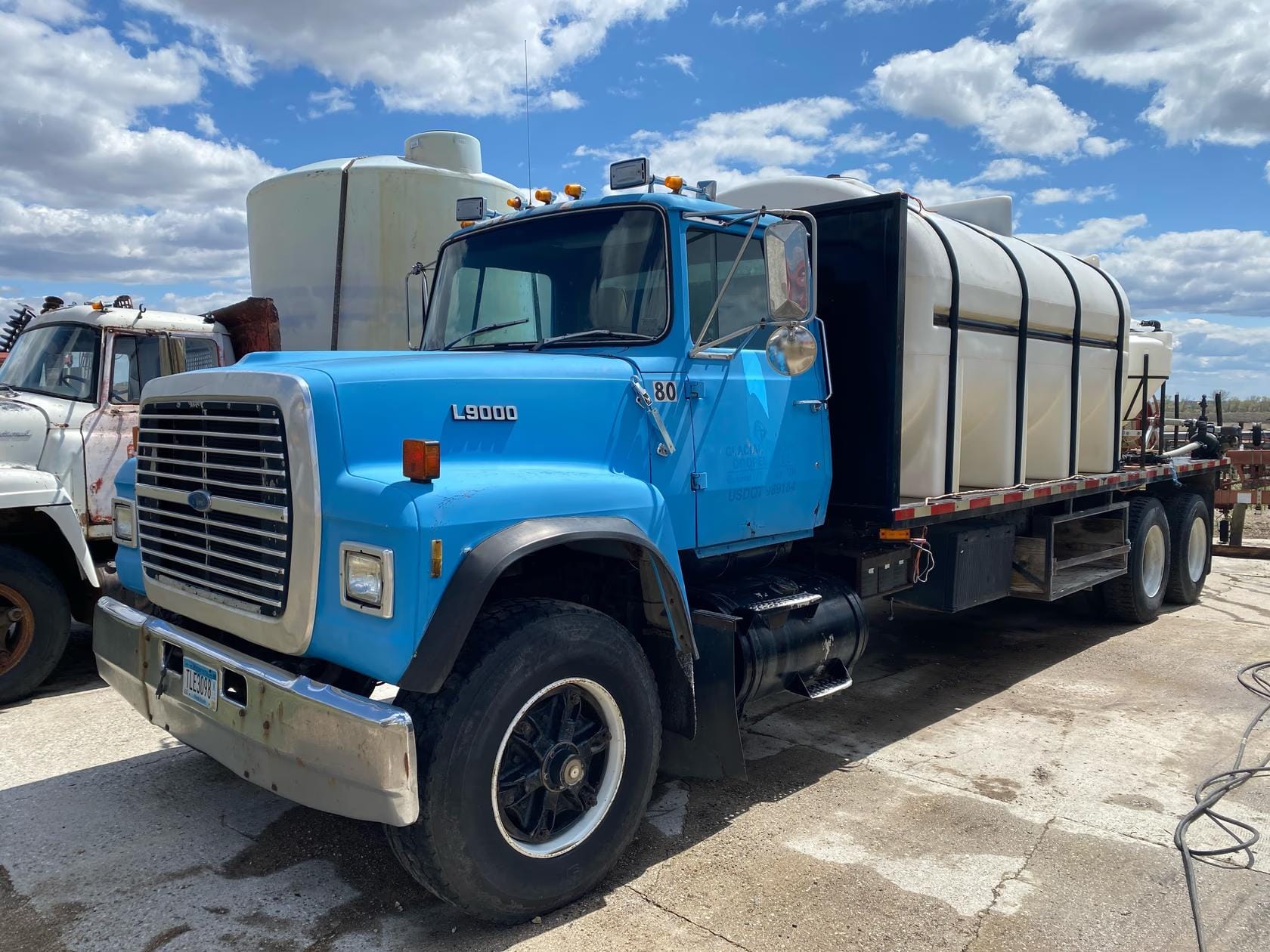 1988 Ford L9000 Equipment Image0