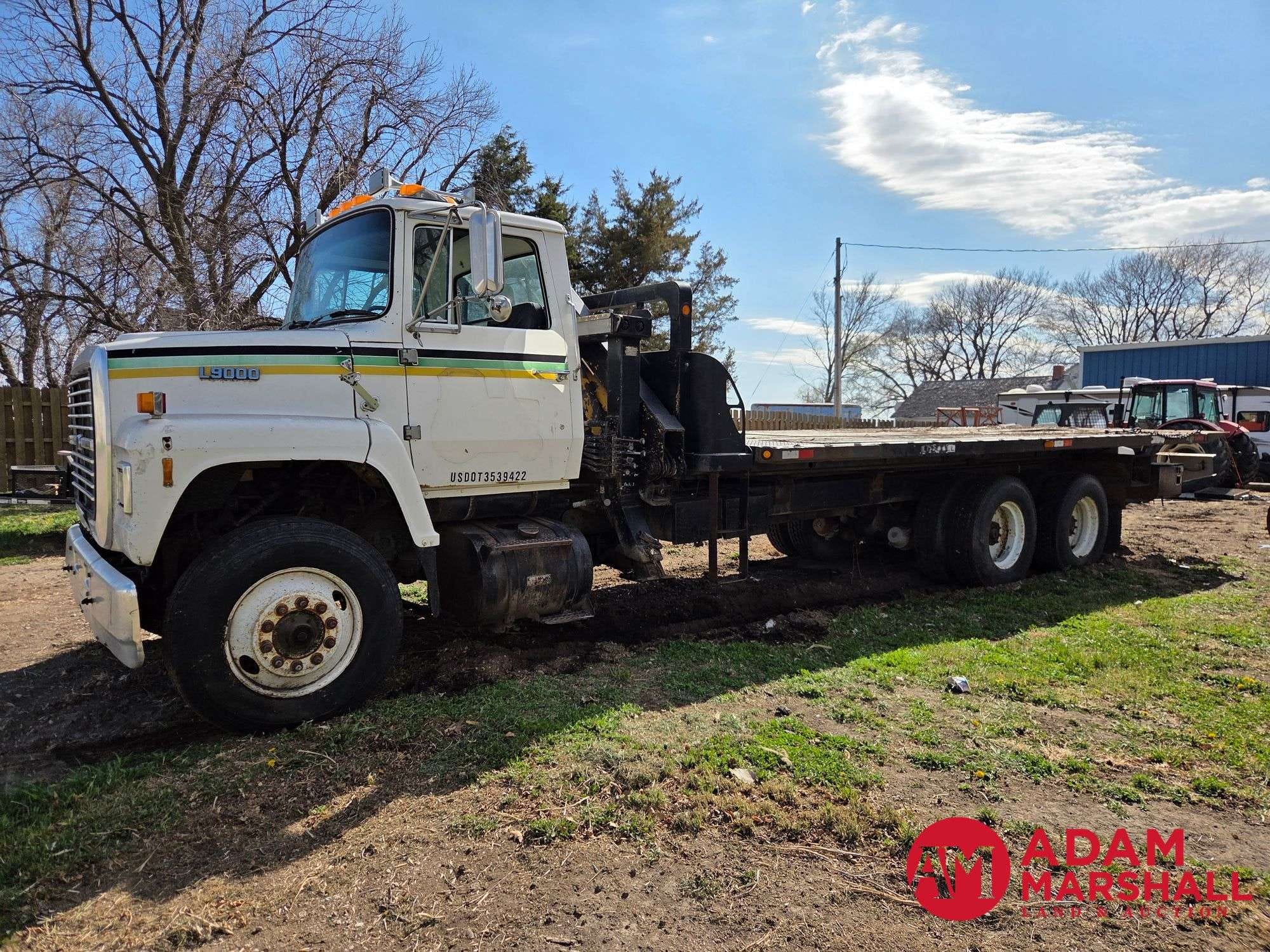 1988 Ford L9000 Equipment Image0