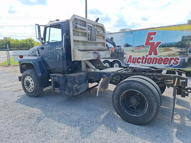 Image of Ford L9000 equipment image 2