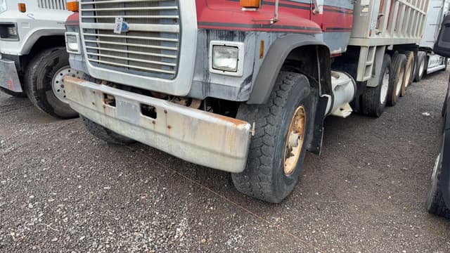 Image of Ford L9000 equipment image 3