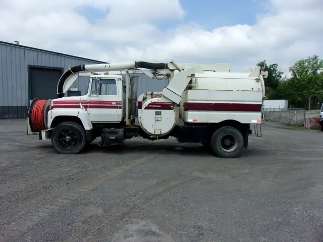 Image of Ford LN800 equipment image 4