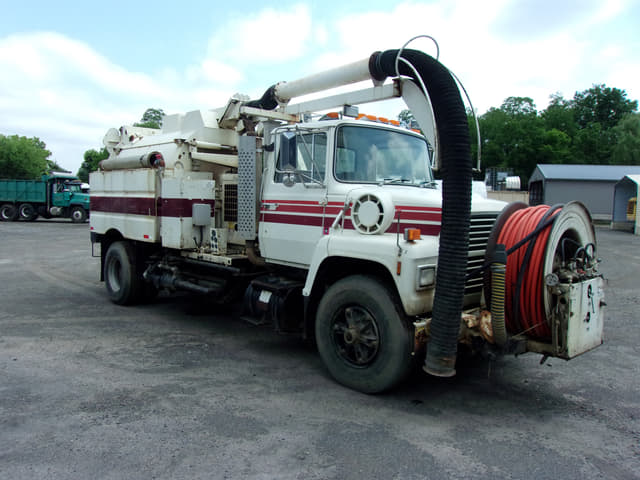 Image of Ford LN800 equipment image 2