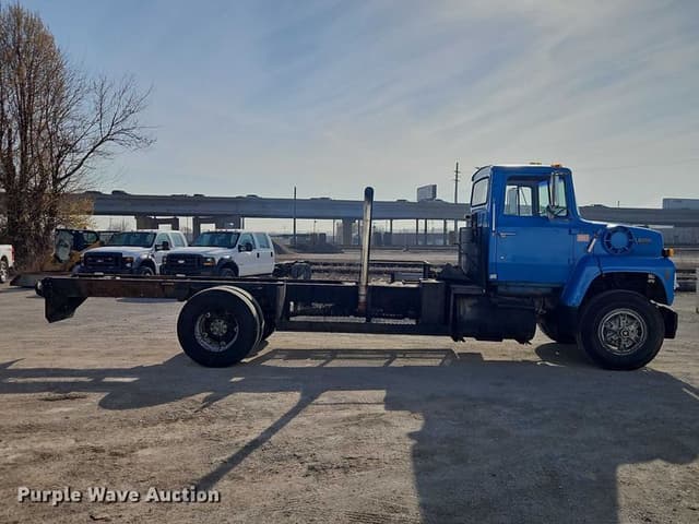 Image of Ford LN8000 equipment image 3