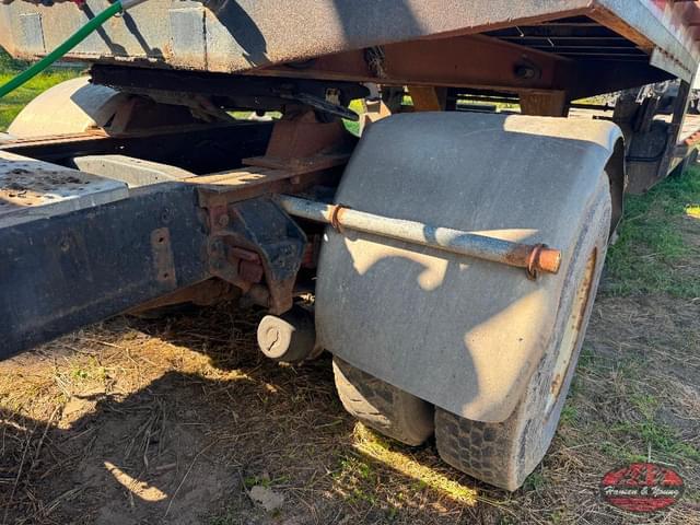 Image of Ford LN8000 equipment image 4