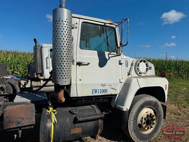 Image of Ford LN8000 equipment image 2