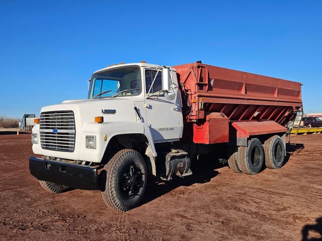 Image of Ford L8000 equipment image 1