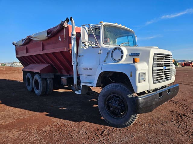 Image of Ford L8000 equipment image 3