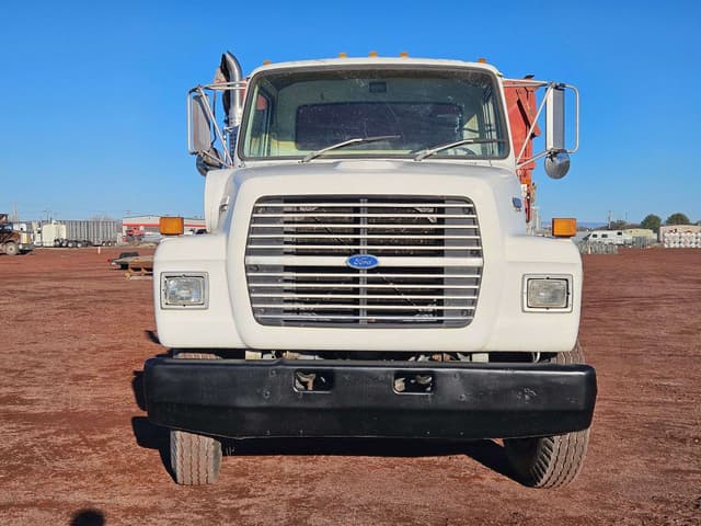Image of Ford L8000 equipment image 2