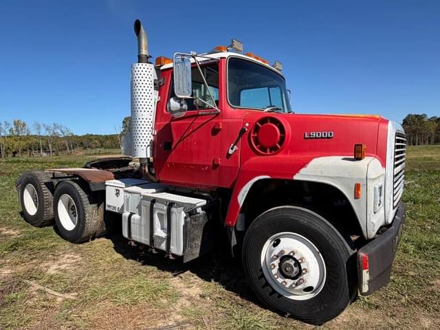 Image of Ford LT9000 equipment image 2
