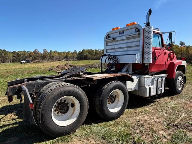 Image of Ford LT9000 equipment image 3