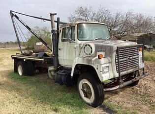 1988 Ford L8000 Equipment Image0