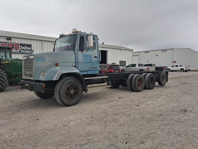 Image of Freightliner FLC112 equipment image 1