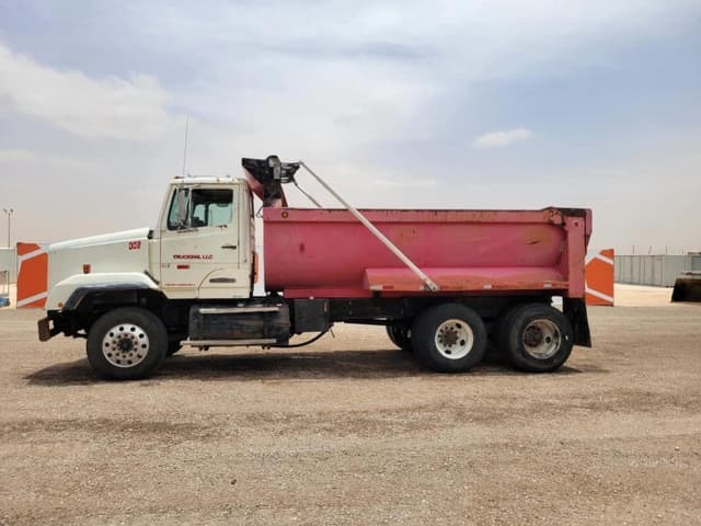 Image of Freightliner FLC112 equipment image 1