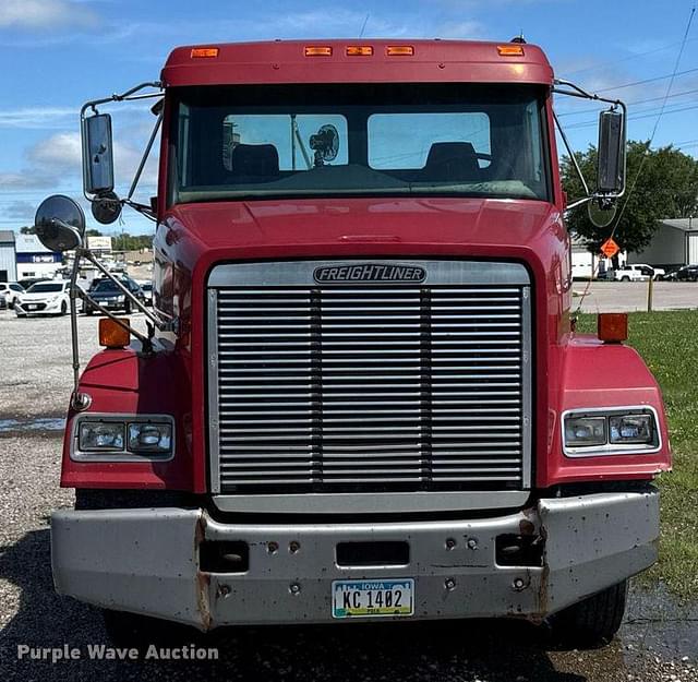Image of Freightliner FLC112 equipment image 1