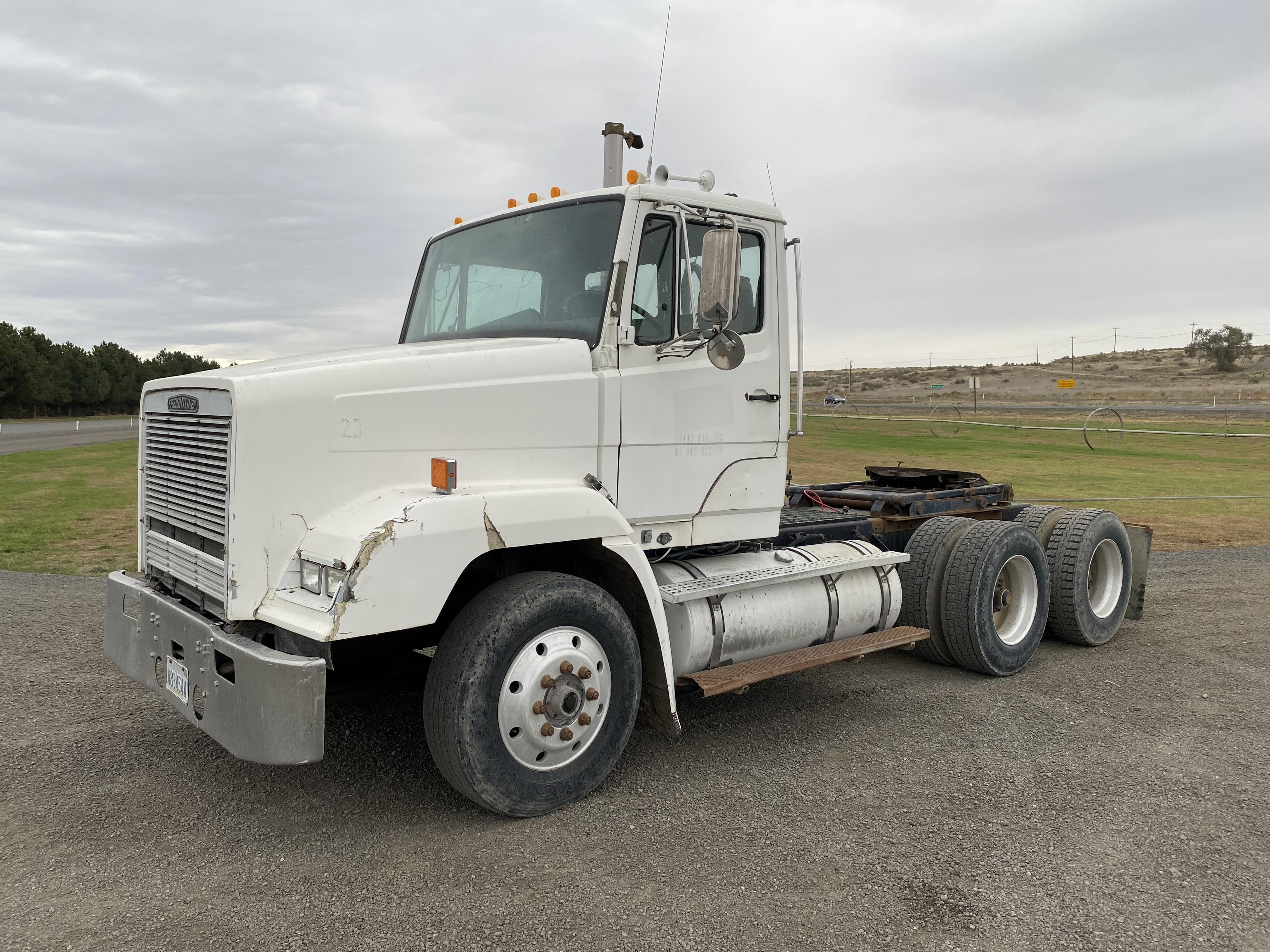 Main image Freightliner FLC112