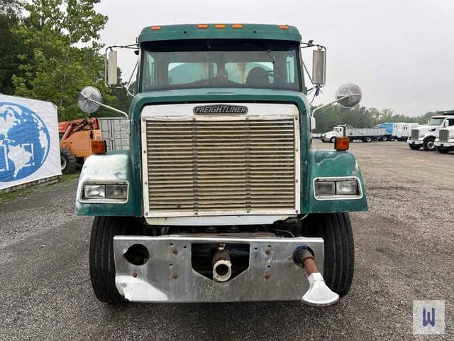 Image of Freightliner FLC112 equipment image 2