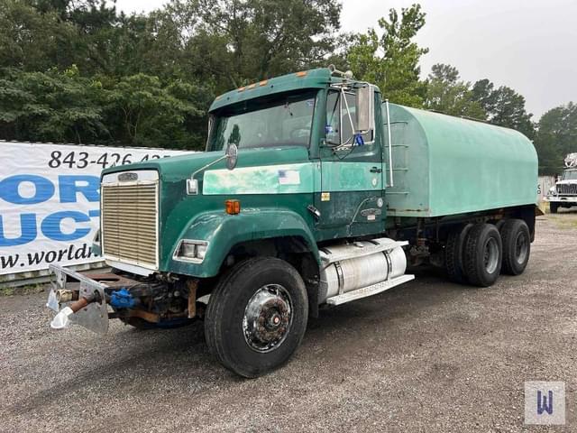 Image of Freightliner FLC112 equipment image 1