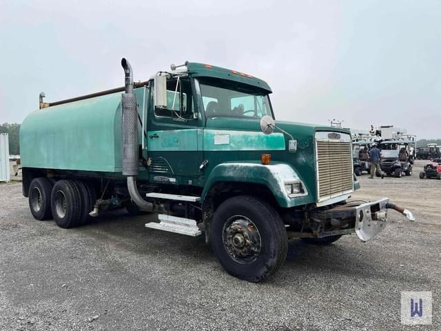 Image of Freightliner FLC112 equipment image 3