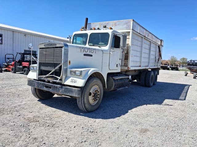 Image of Freightliner FLC120 equipment image 1