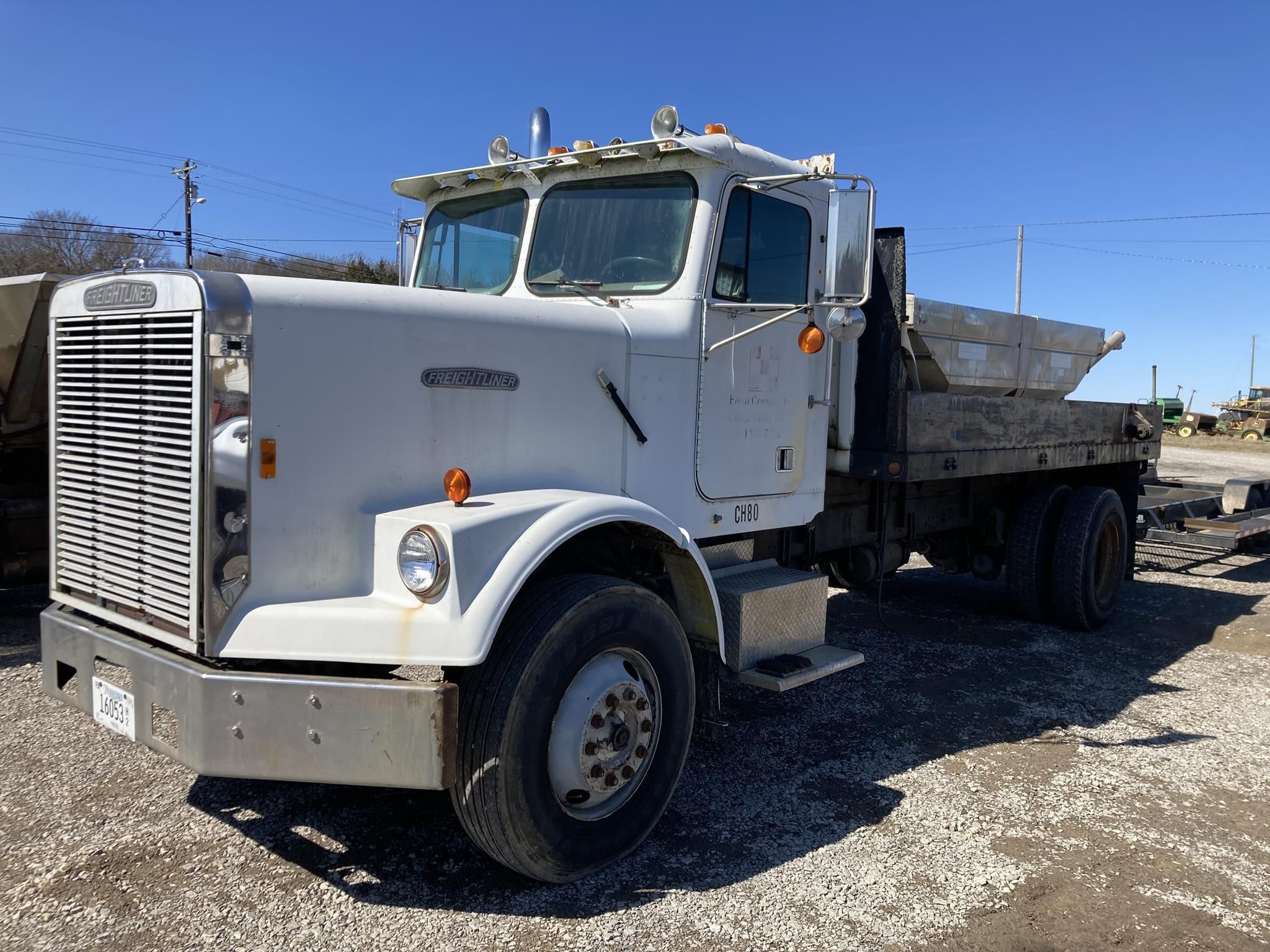 1988 Freightliner FLD120 Equipment Image0