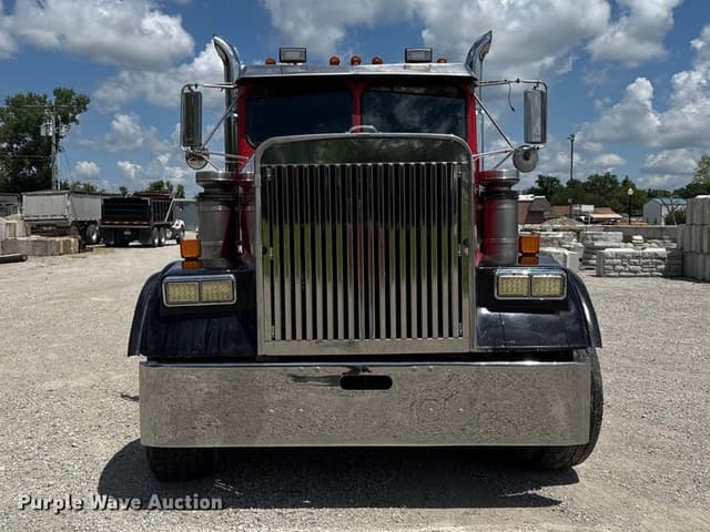 Image of Freightliner FLD120 equipment image 1