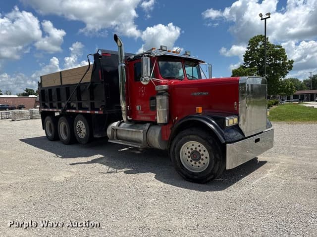 Image of Freightliner FLD120 equipment image 2