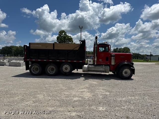 Image of Freightliner FLD120 equipment image 3