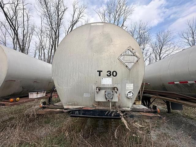 Image of Fruehauf Asphalt/Hot Oil Tanker equipment image 1
