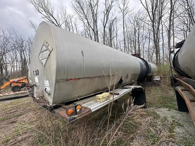 Image of Fruehauf Asphalt/Hot Oil Tanker equipment image 2