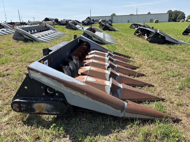 Image of Gleaner Hugger 630 equipment image 3