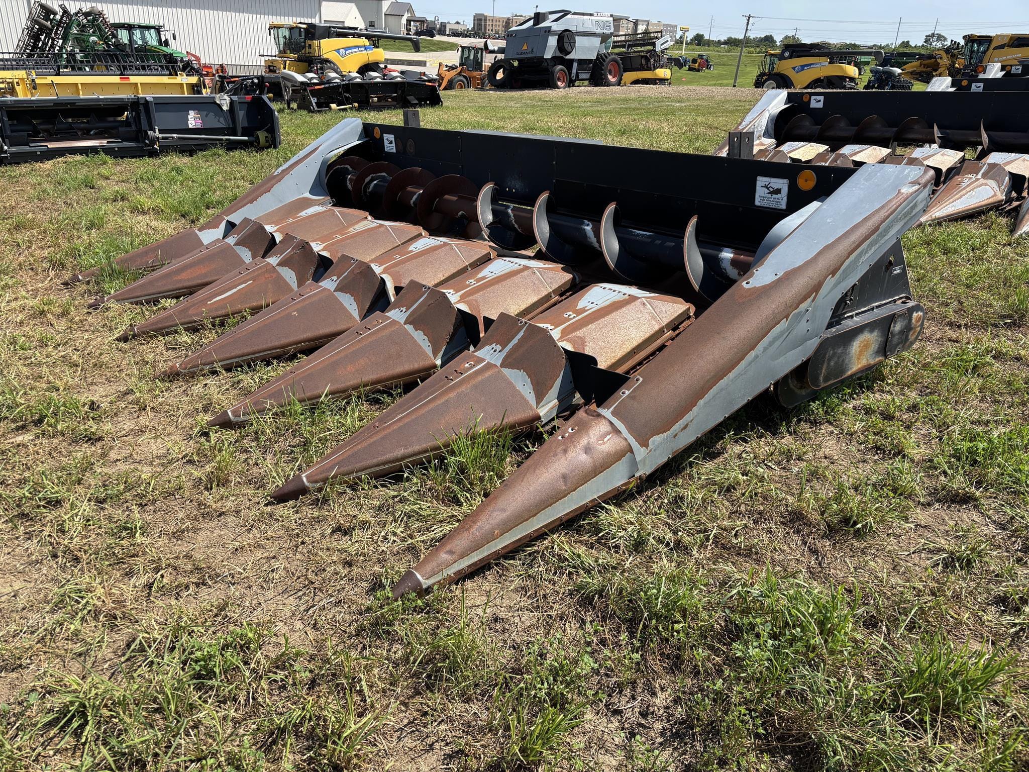 1988 Gleaner Hugger 630 Equipment Image0