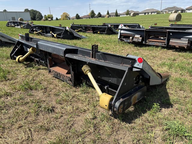 Image of Gleaner Hugger 630 equipment image 4