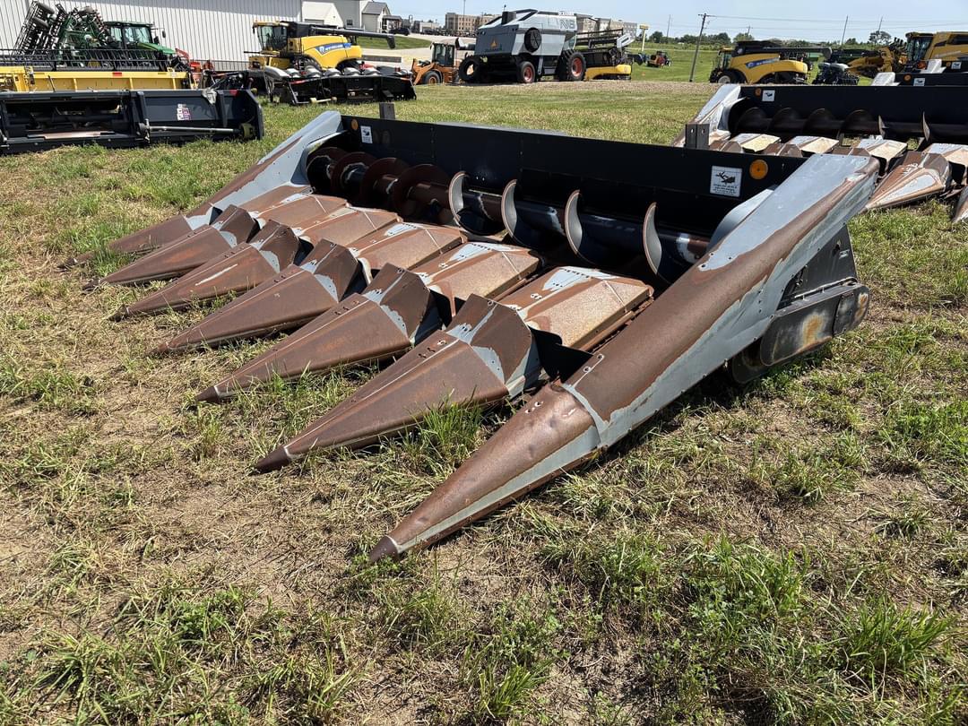 Image of Gleaner Hugger 630 Primary image
