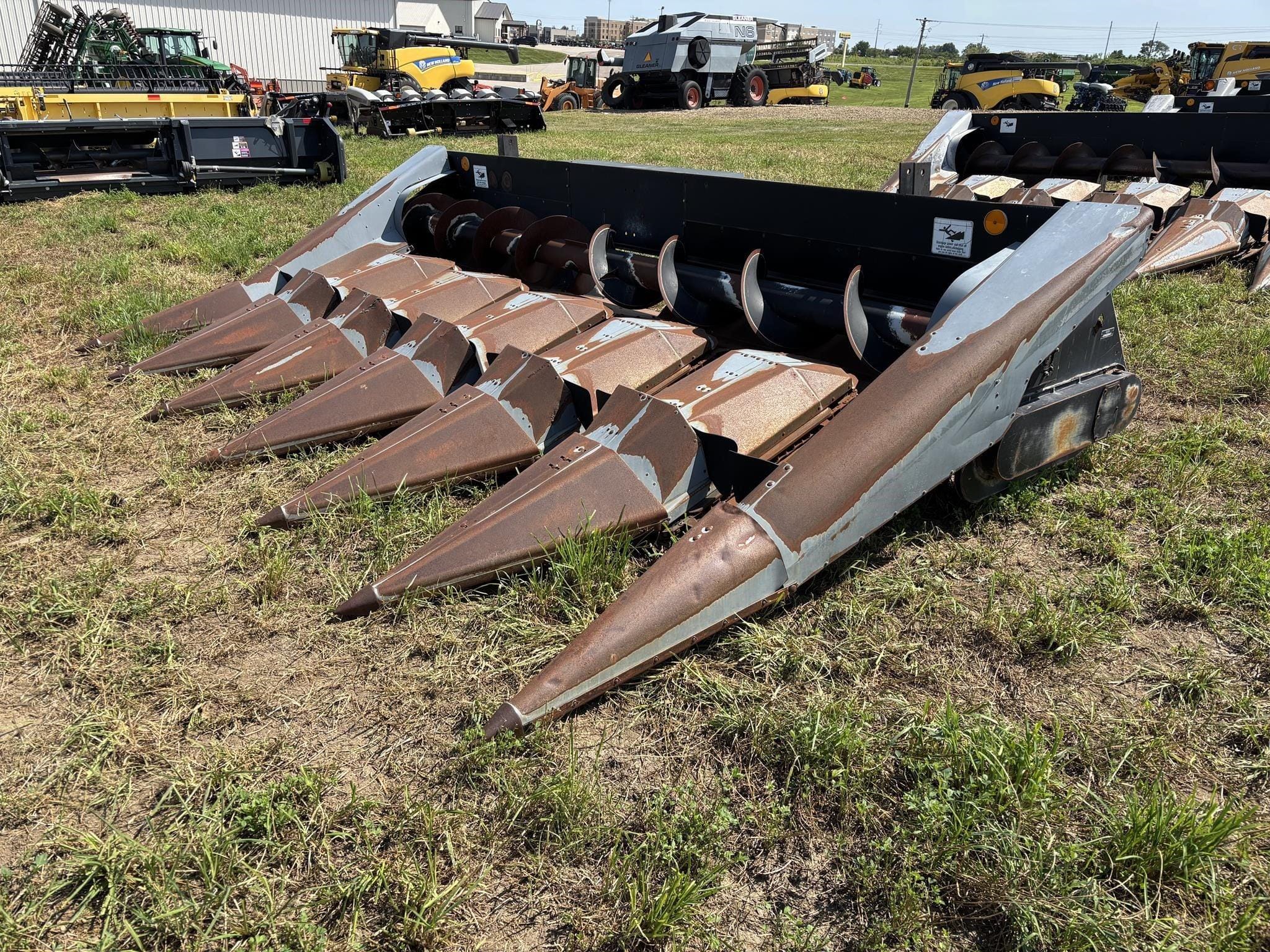 1988 Gleaner Hugger 630 Equipment Image0