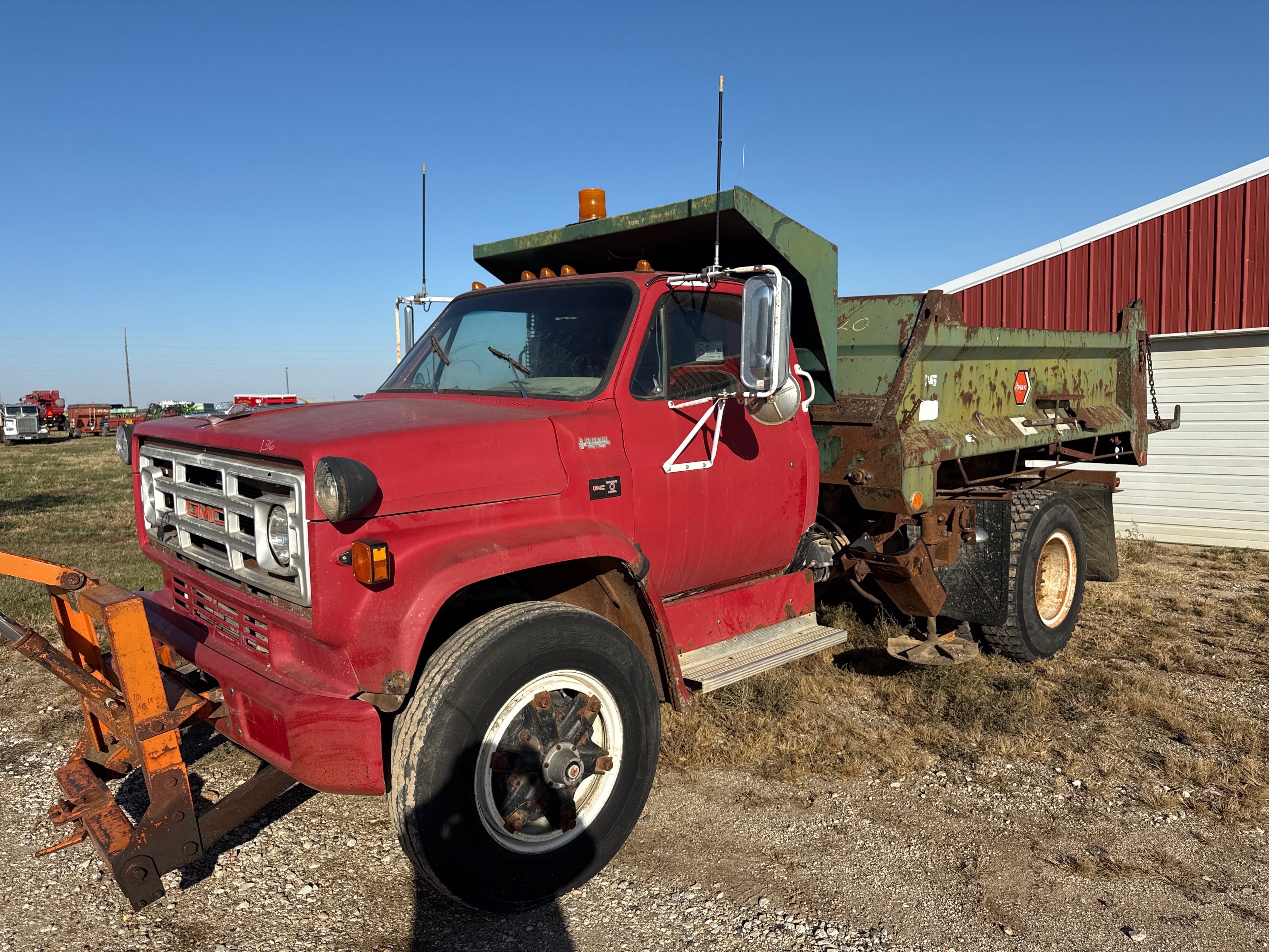 1988 GMC C7000 Equipment Image0