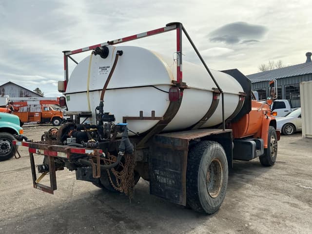 Image of GMC C7000 equipment image 4