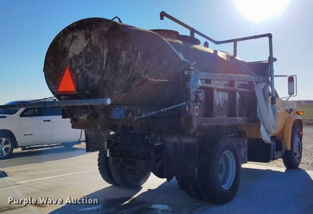 Image of GMC C7500 equipment image 4