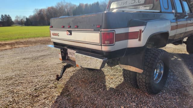 Image of GMC 3500 equipment image 3