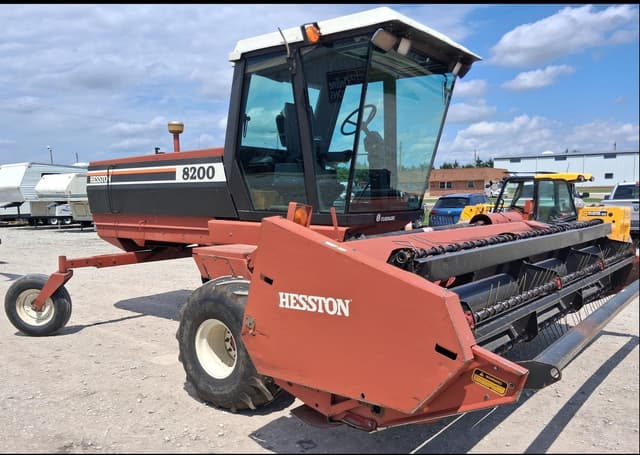 Image of Hesston 8200 equipment image 1
