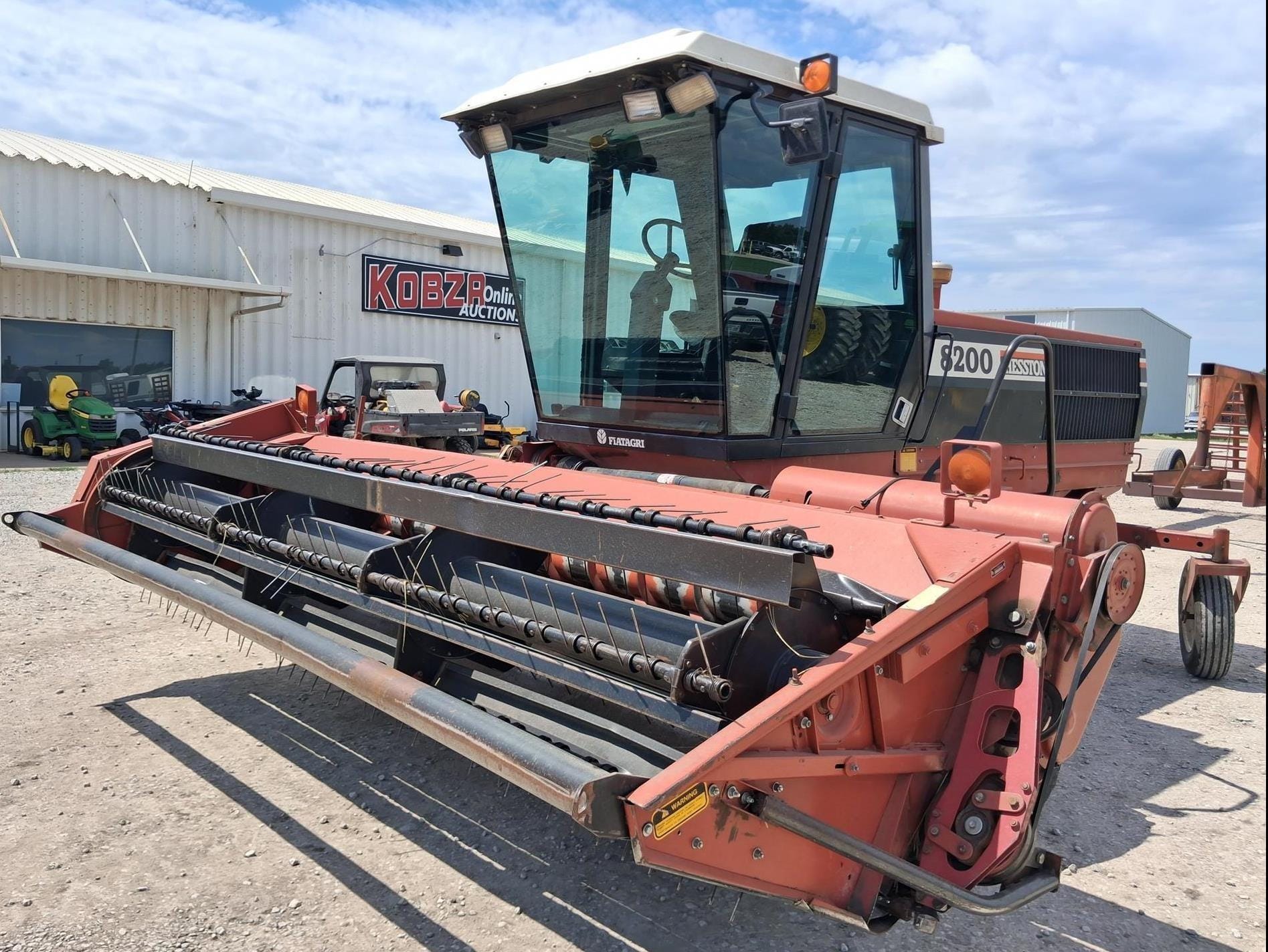 1988 Hesston 8200 Equipment Image0