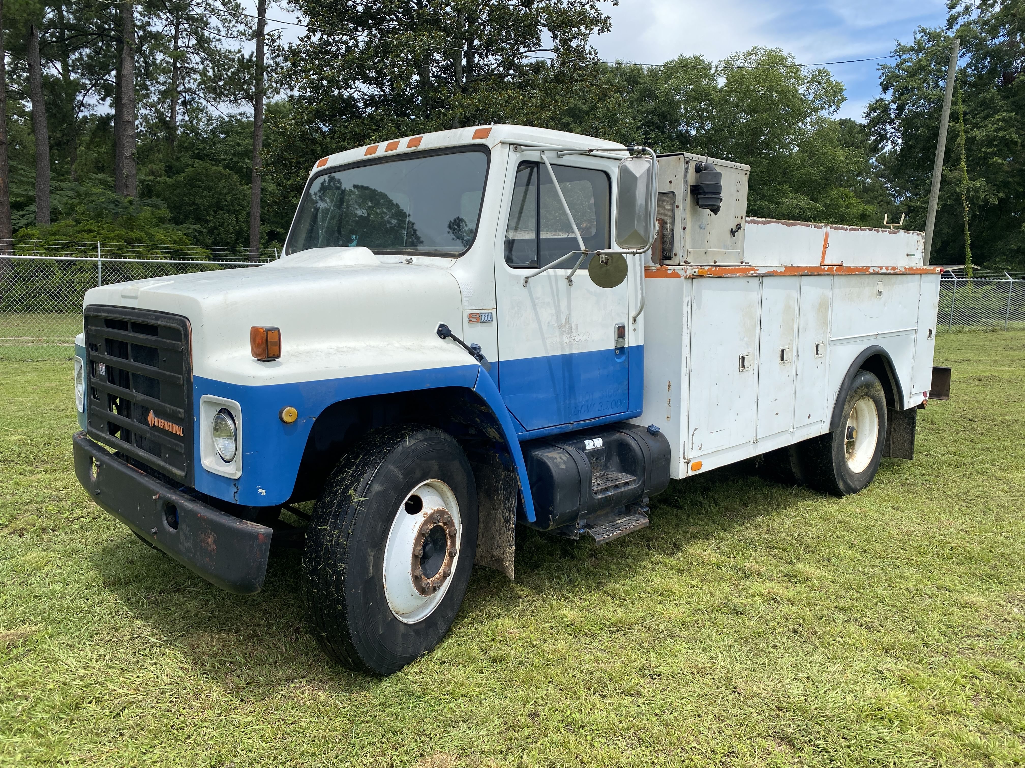 1988 International 1654 Equipment Image0